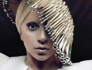 Ολόγυμνη φωτογραφήθηκε η Lady Gaga... (φωτο)